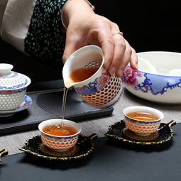 青花玲瓏，茶香滿室 推薦一套值得擁有的青花瓷蜂窩玲瓏茶具套裝